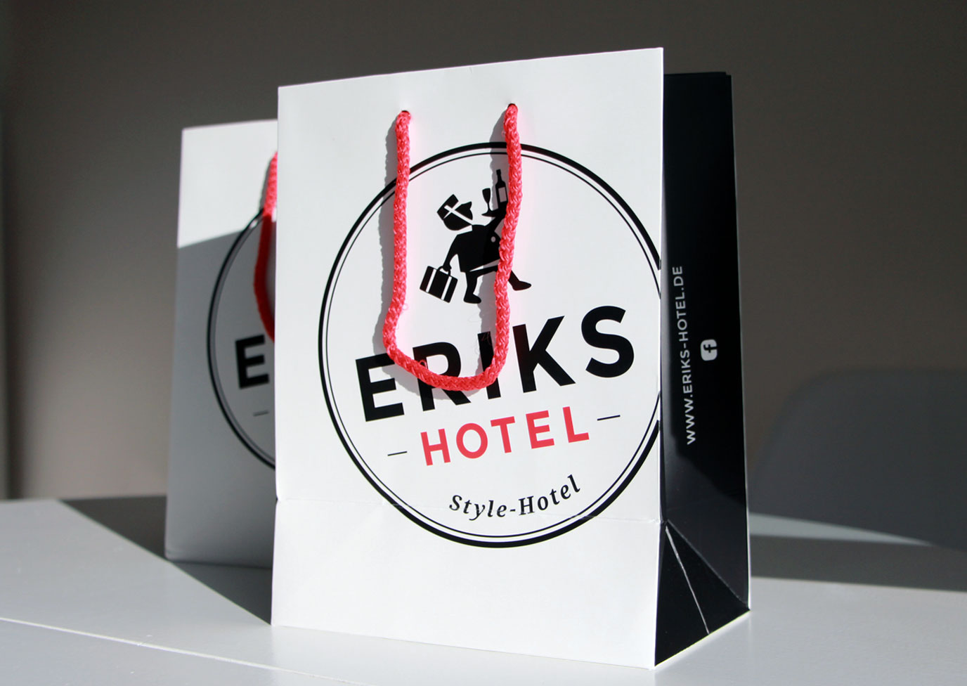 Birgit-Hecker-Grafik-Design-Eriks-Hotel-Papiertaschen